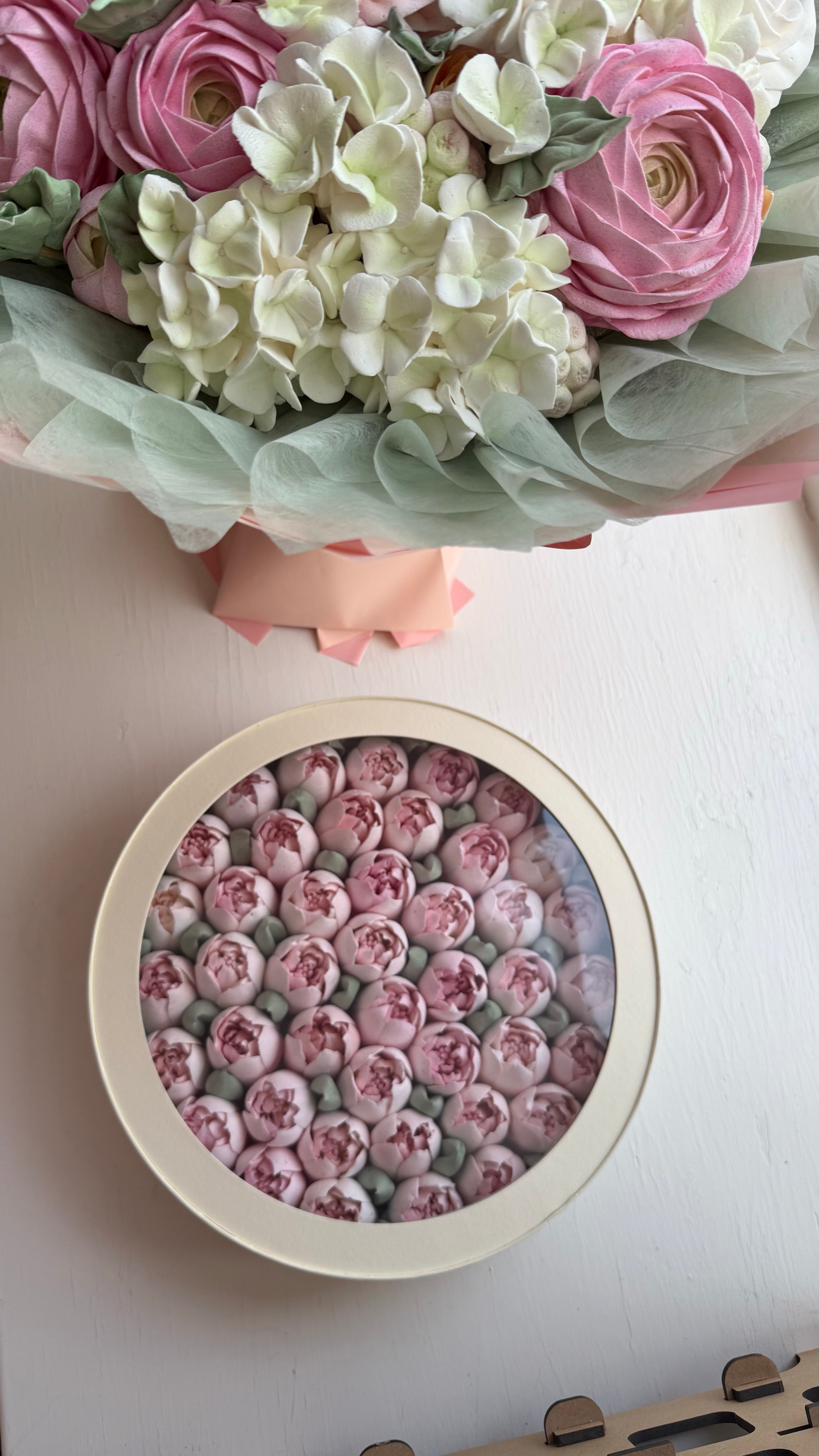 Marshmallow Tulip Box Large