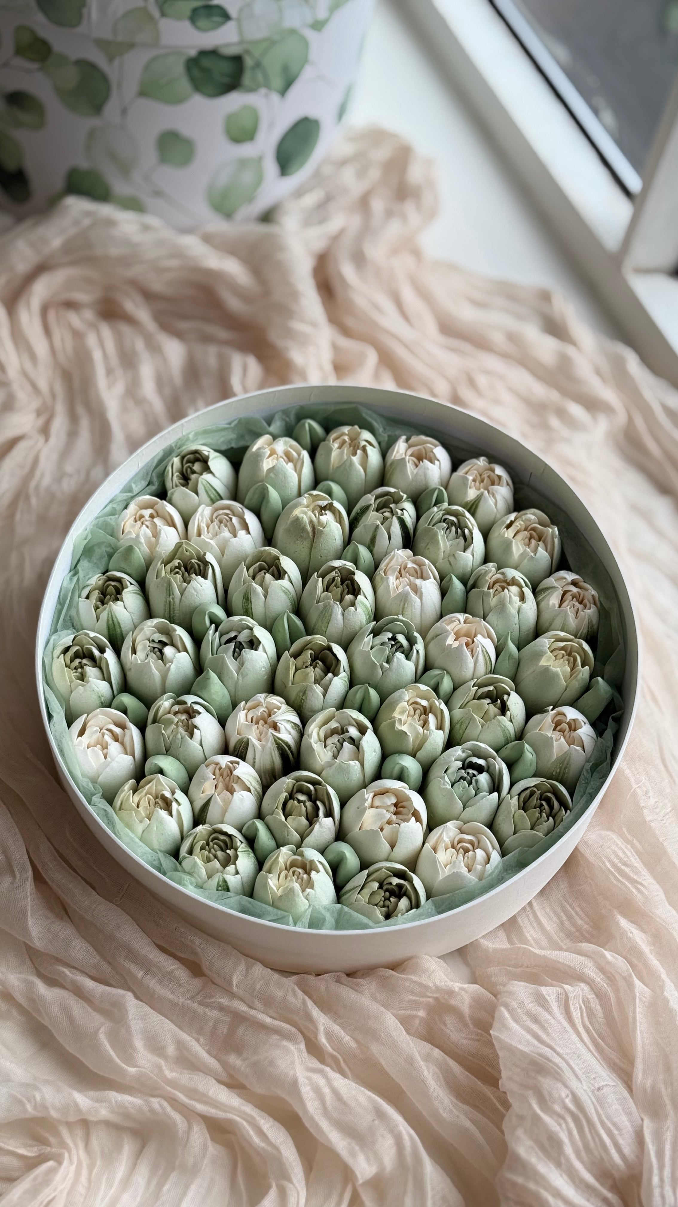 Marshmallow Tulip Box Large