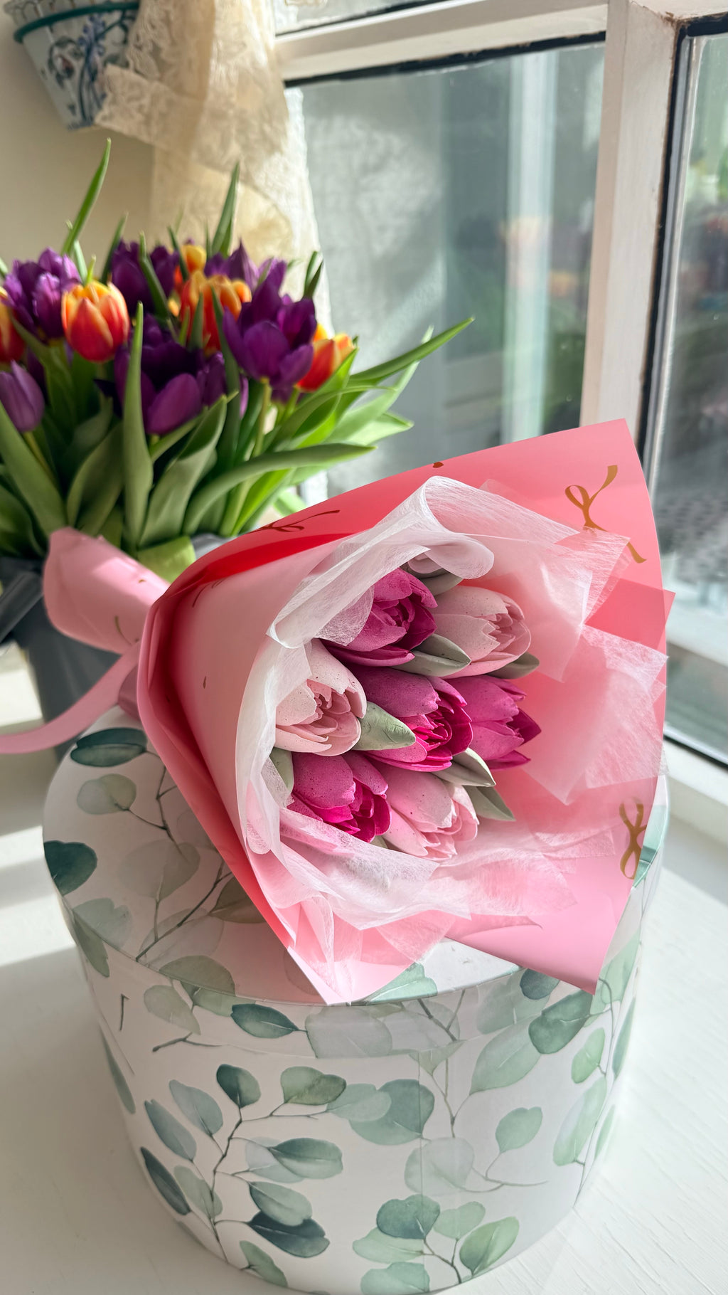 Marshmallow Tulip Bouquet Mini