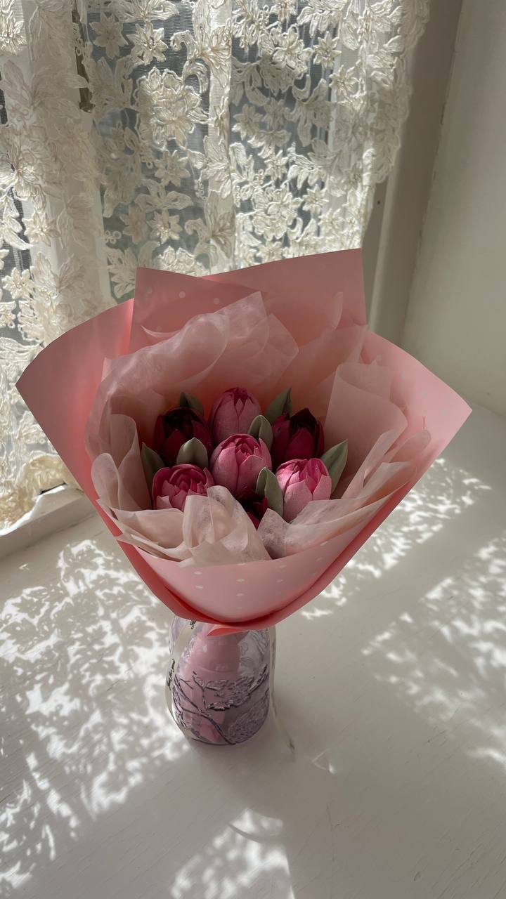Marshmallow Tulip Bouquet Mini