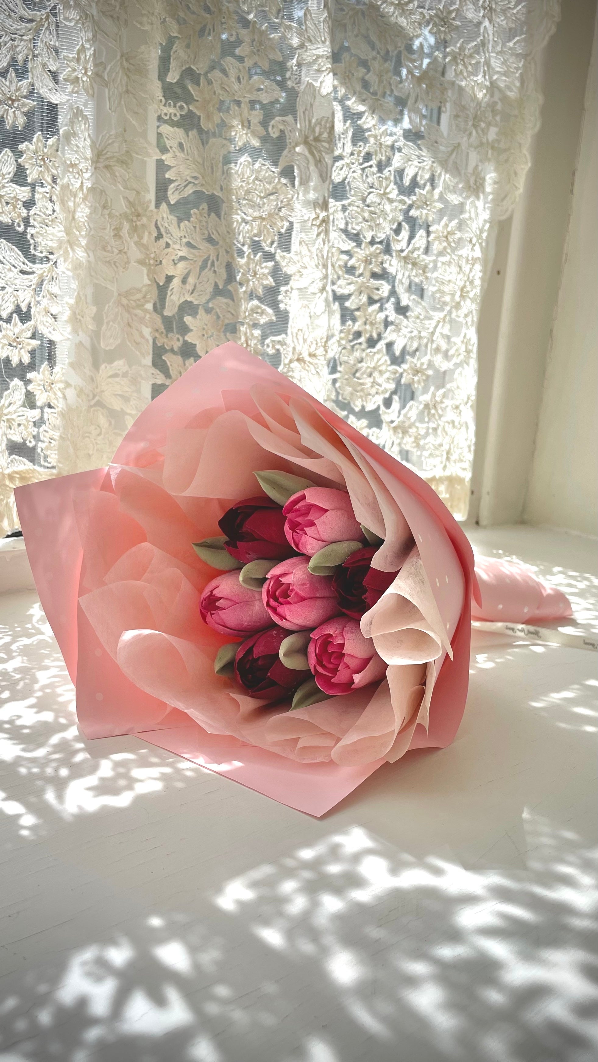 Marshmallow Tulip Bouquet Mini