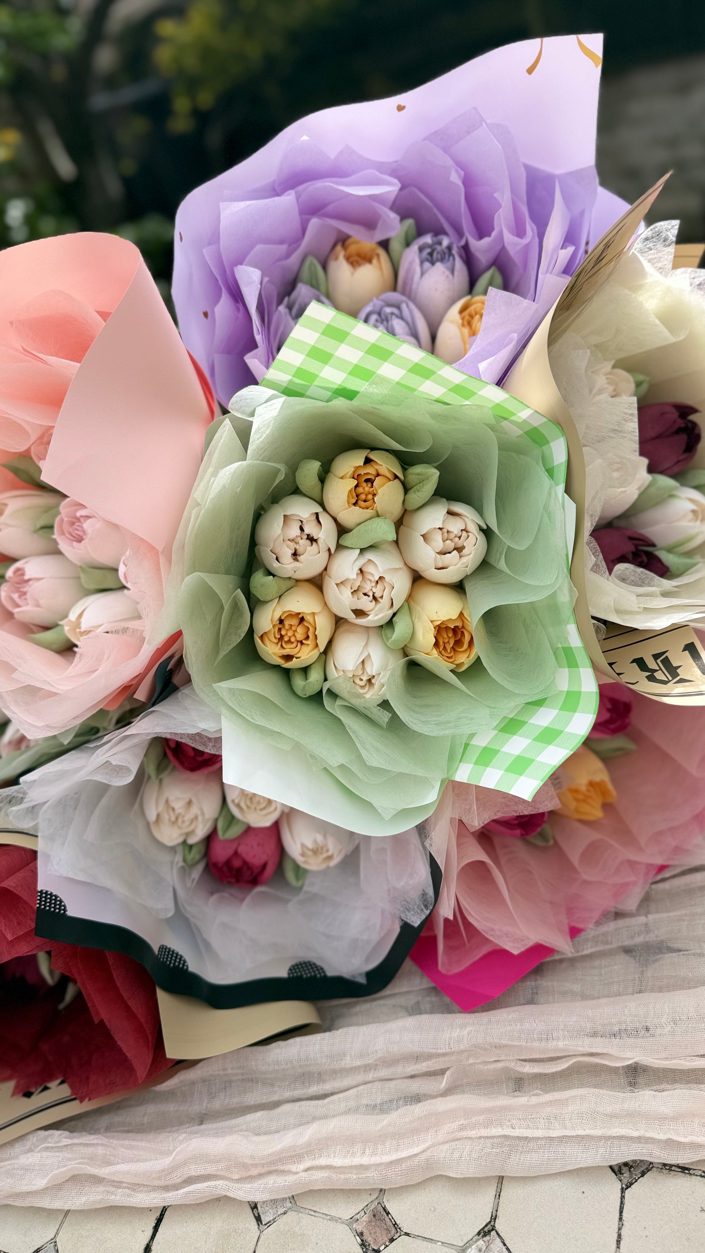 Marshmallow Tulip Bouquet Mini