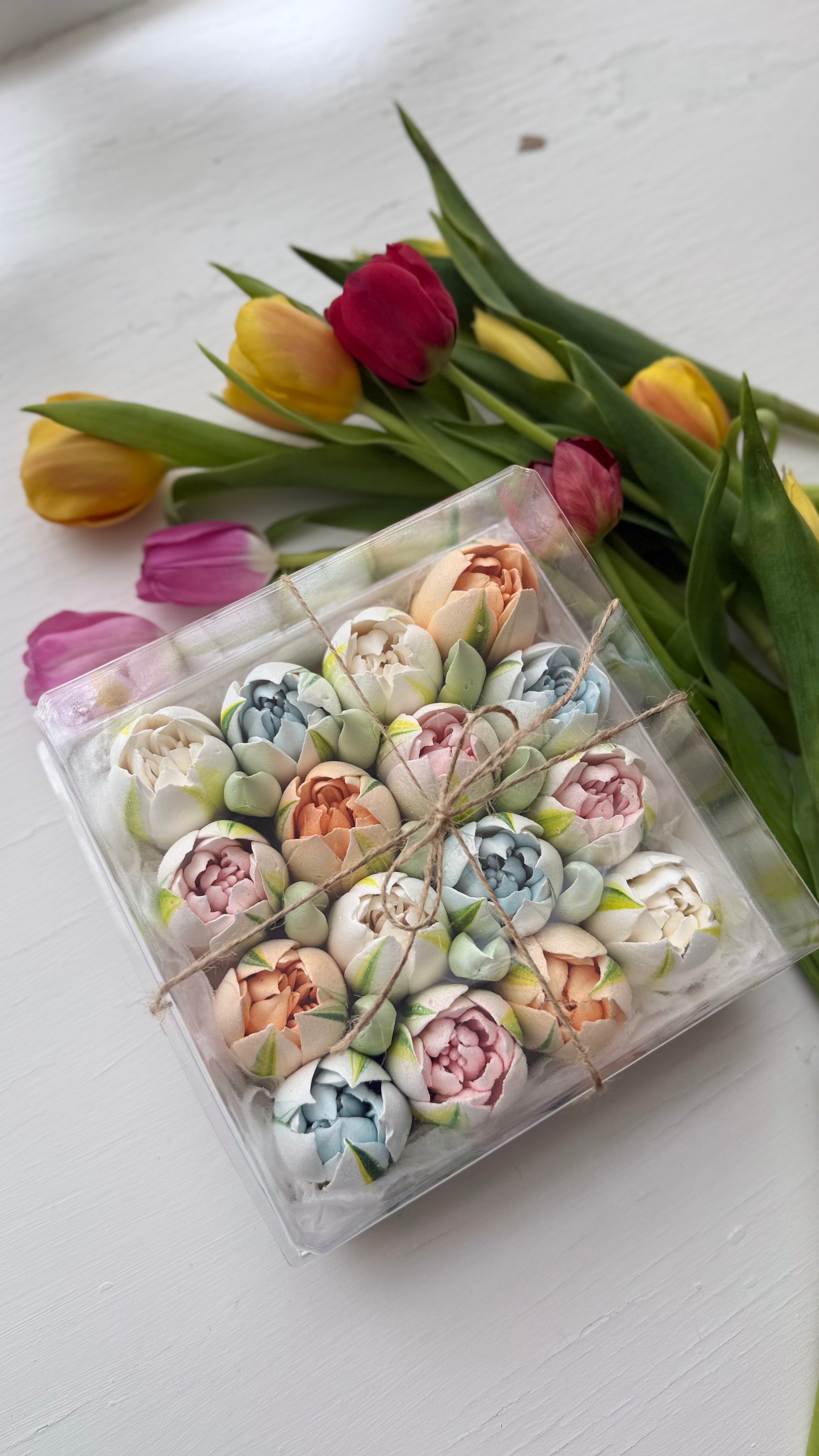 Marshmallow Tulip Box Medium (Square)