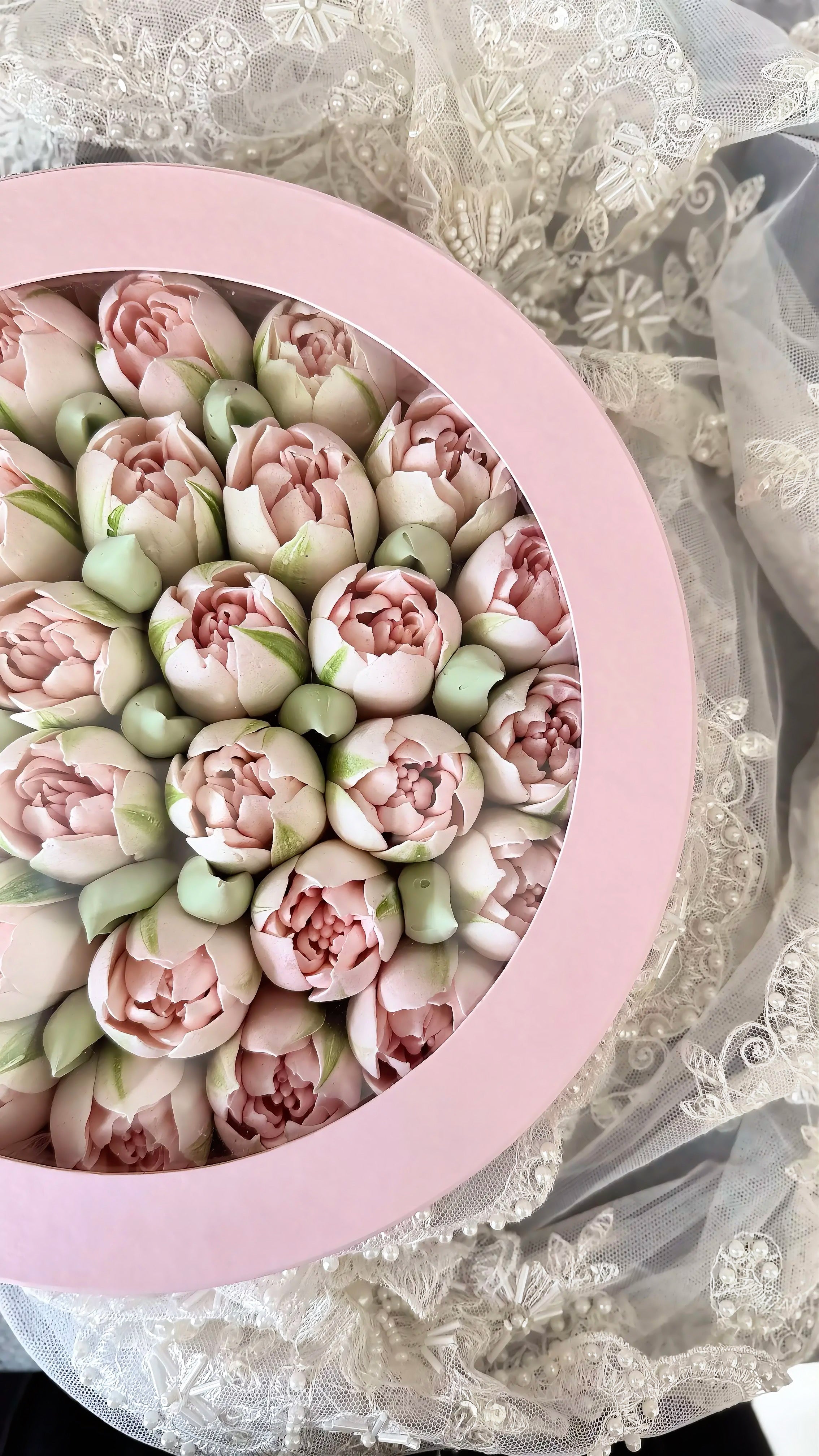 Marshmallow Tulip Box Medium