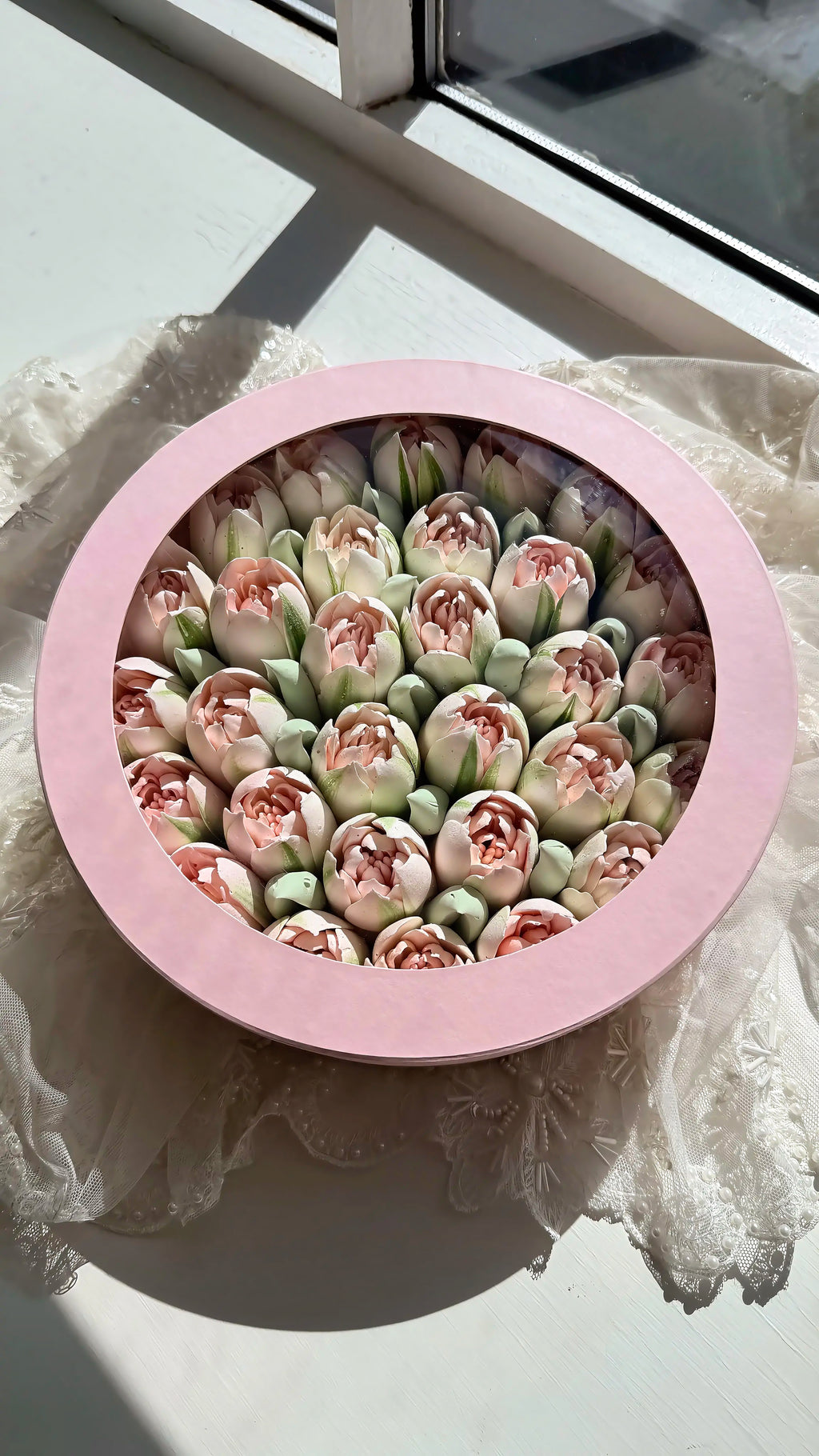 Marshmallow Tulip Box Medium