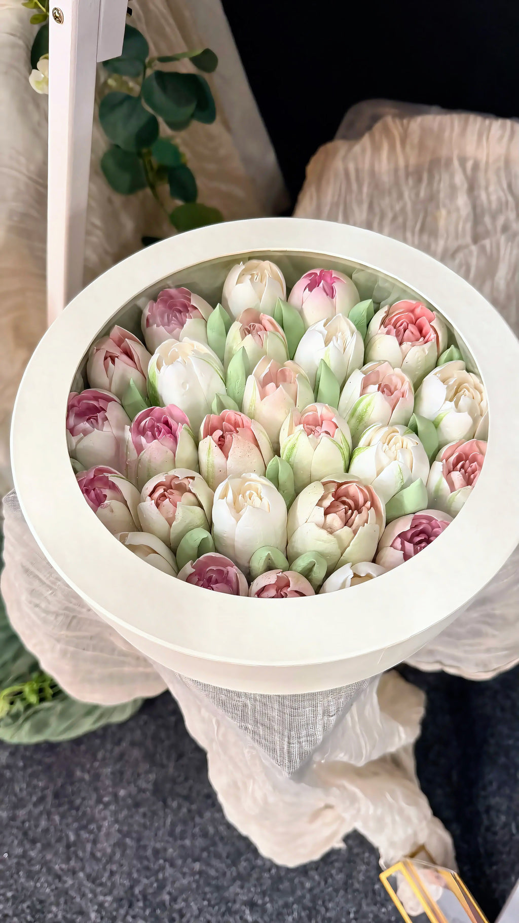 Marshmallow Tulip Box Medium